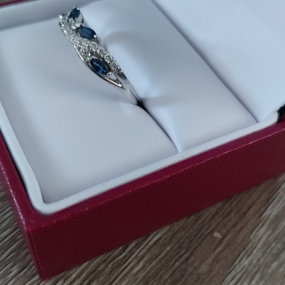 Wedding Band - Picture 4 of 4